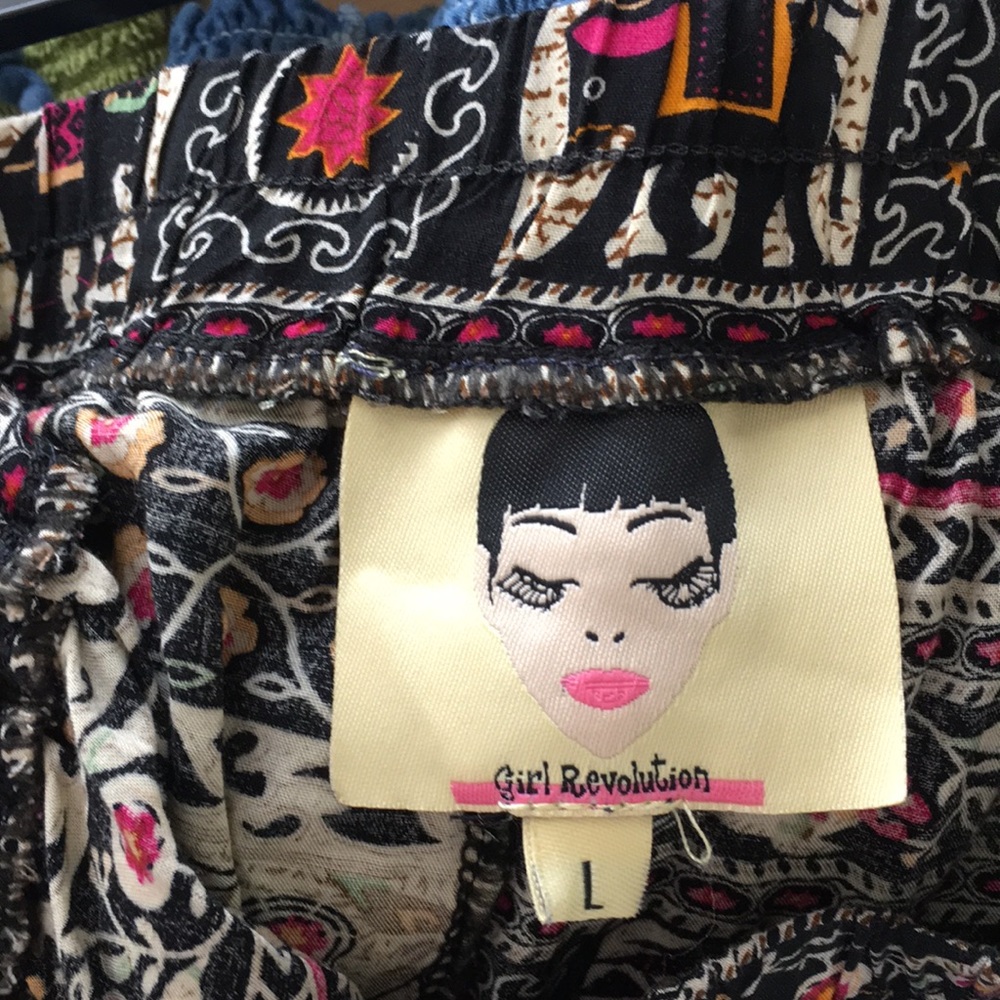 Patterned Shorts - Picture 4 of 4
